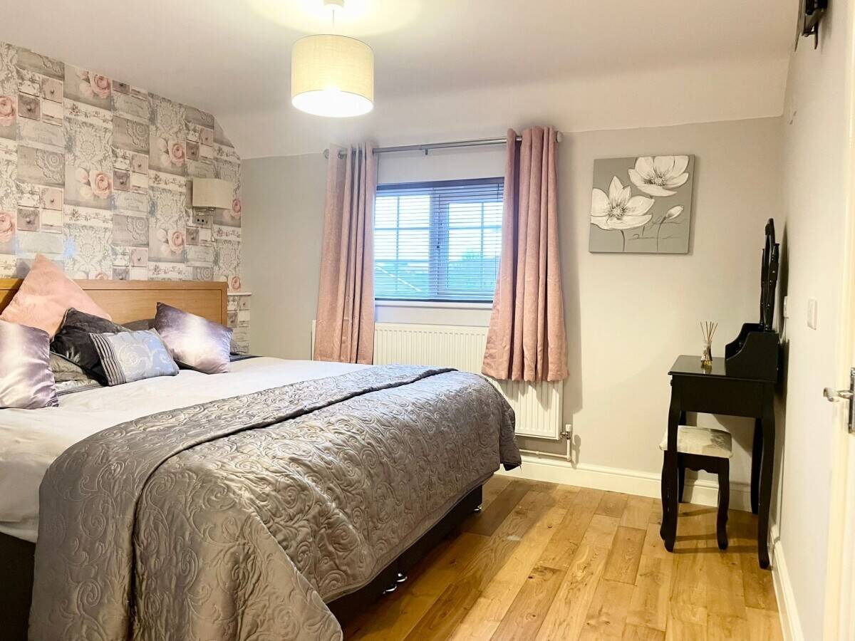 LINCOLNSHIRE - PUB AND RESTAURANT WITH 3 EN SUITE BEDROOMS AND LARGE CAR PARK