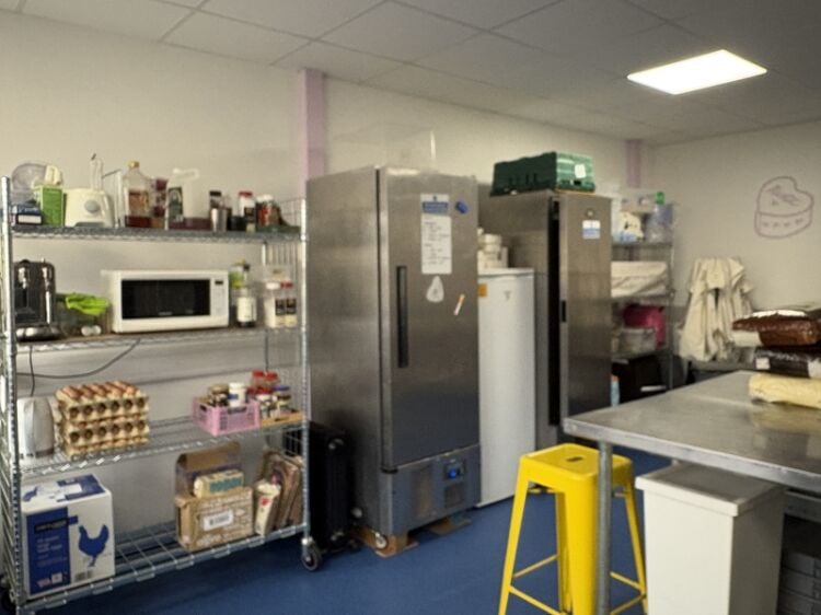 Sweet Success Awaits – Boutique Cake Shop with Online Presence