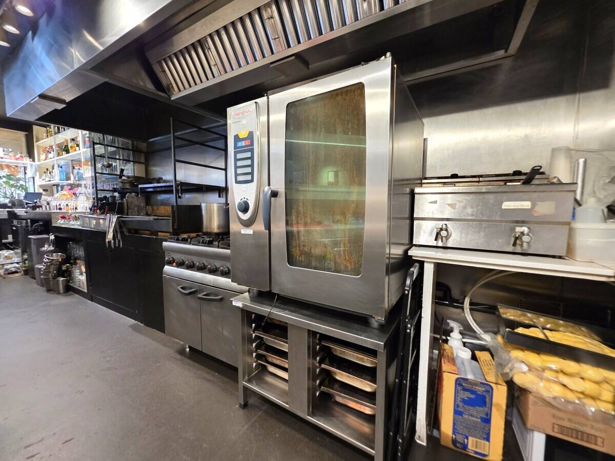 RESTAURANT & BAR Photo 9