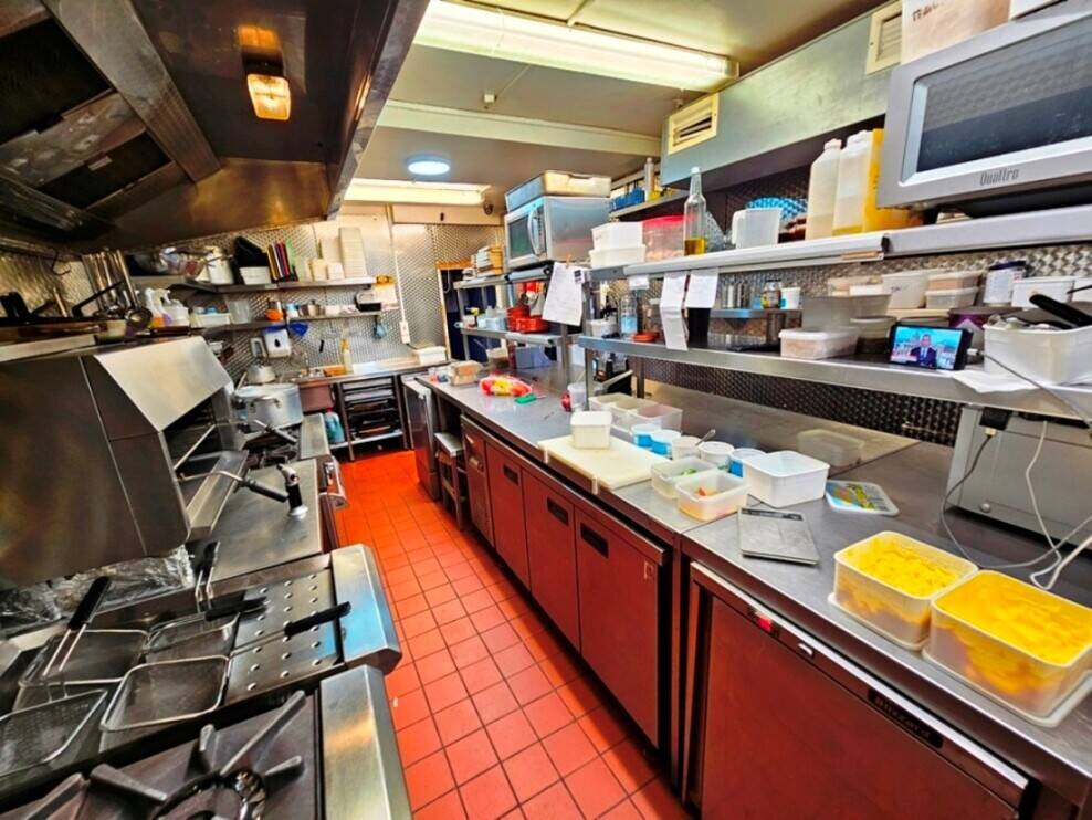 SUPERBLY FITTED 90-COVER RESTAURANT FOR SALE IN SOUTHEND-ON-SEA, ESSEX