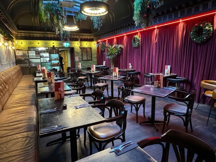 50 Cover Late Night Bar & Restaurant Photo 9