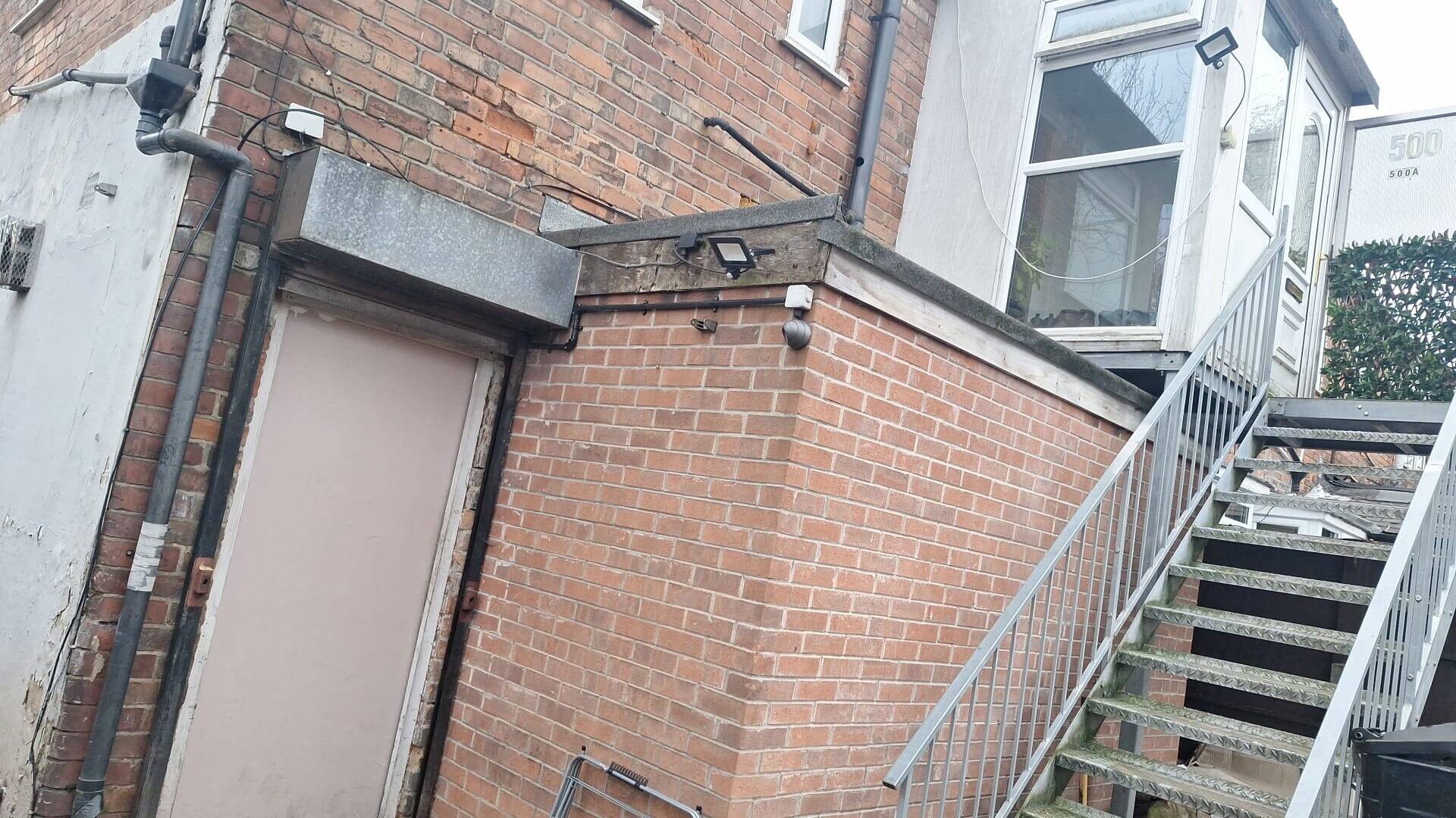 Price Reduced – High Turnover Pizza Takeaway with 2-Bed Flat – £6,000 Weekly Sales – Now £79,995