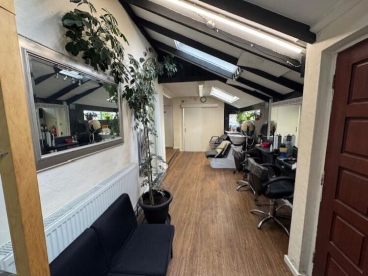 Leasehold Unisex Hair Salon Located In Kingswinford Photo 9