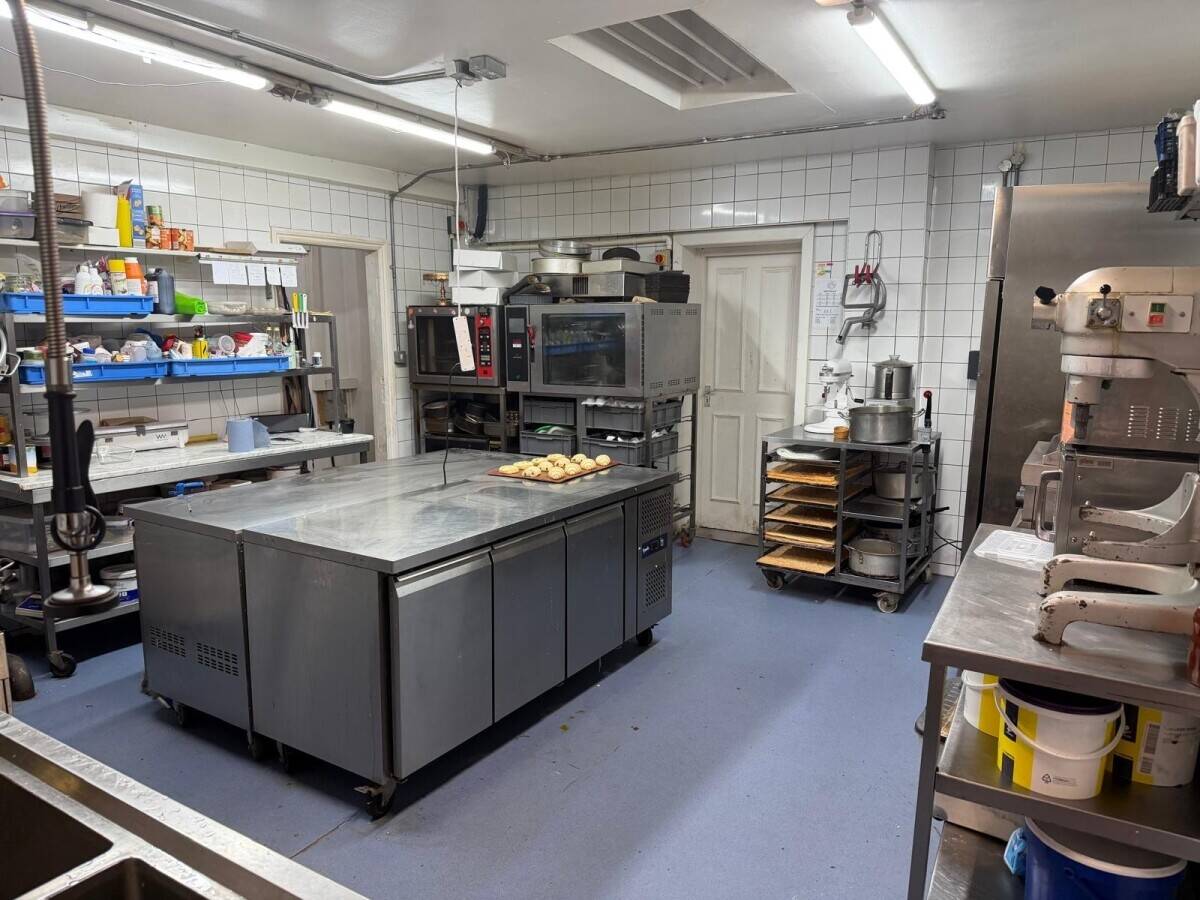 Highly Profitable, cafe and pastry for sale in the heart of Tooting SW LONDON Photo 9
