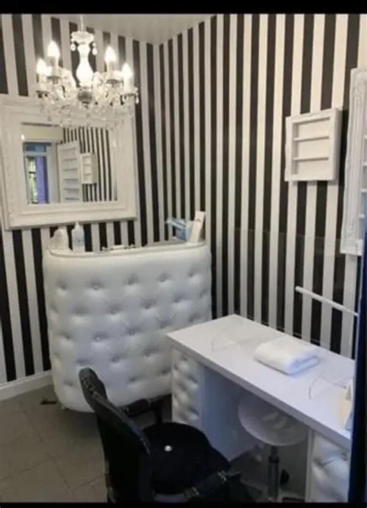 Established Leasehold Beauty Salon Located In St Austell Photo 9