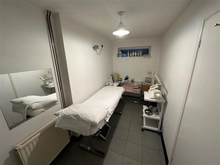 LEASEHOLD HAIR/BEAUTY & NAIL SALON