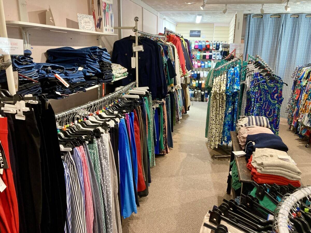 MENS & LADIES CLOTHING & ACCESSORIES RETAILER TO INCLUDE FREEHOLD RETAIL PREMISES AND OFFICES Photo 9