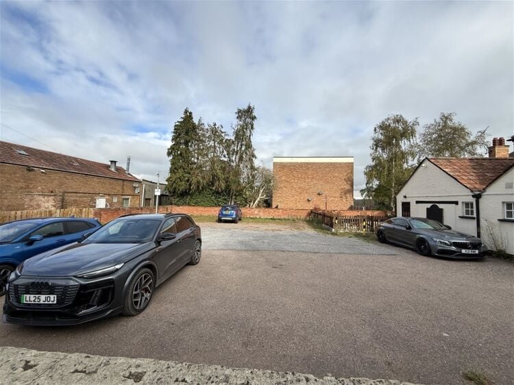 Prominent Roadside Inn For Sale in Taunton