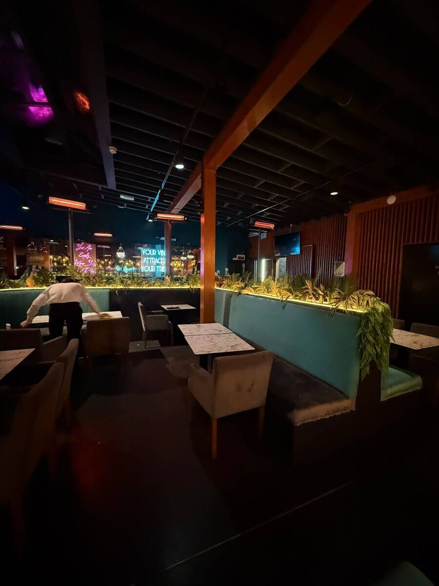 American smoke house and pan Asian restaurant / shisha lounge in turnpike lane