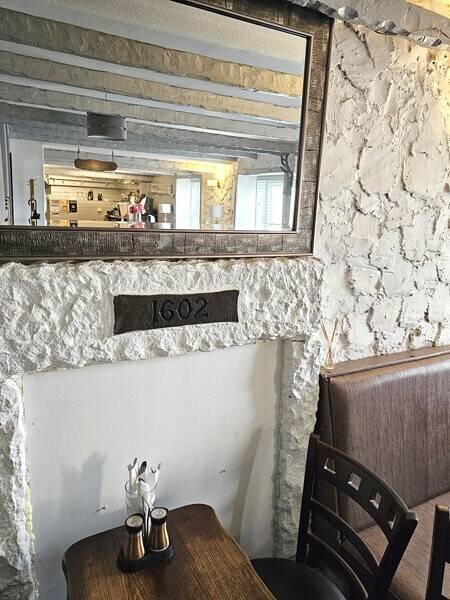 Pub & restaurant, with prime High Street trading location,  in the same family since 1980.