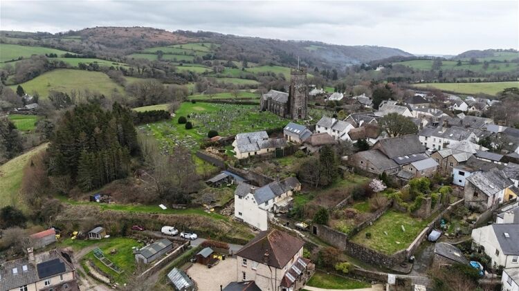 Auction Lot: Renovation-Ready 3-Bedroom Cottage plus Development Land For Sale in Newton Abbot Photo 9