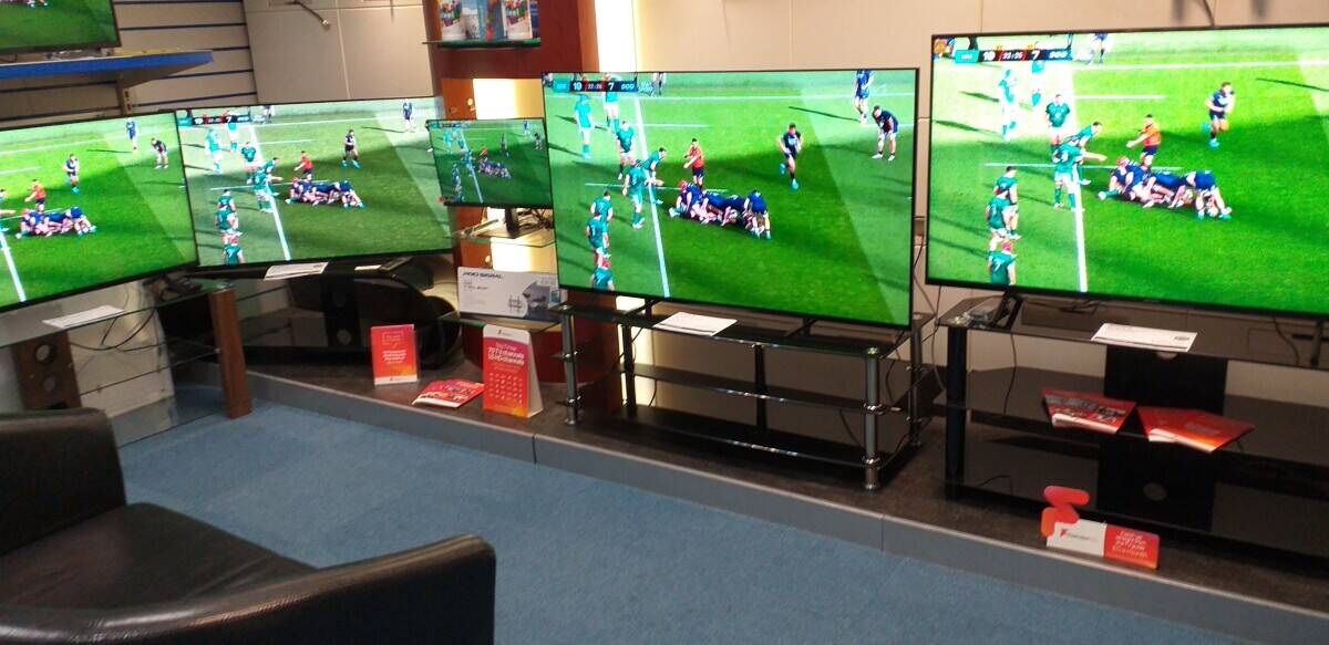 High Street TV & Electrical Retailer Photo 9