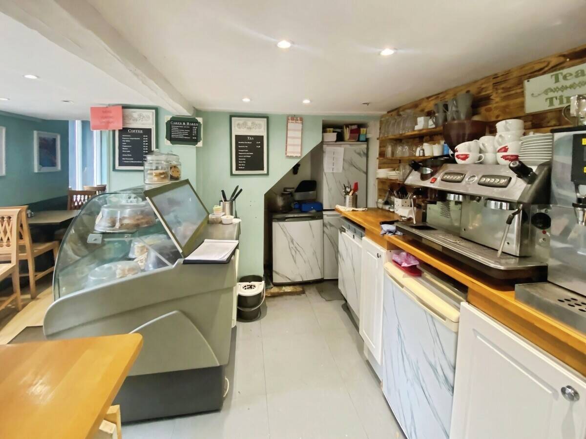 Café business For Sale – Indoor & Outdoor Seating – Low Rent – Alresford, Hampshire