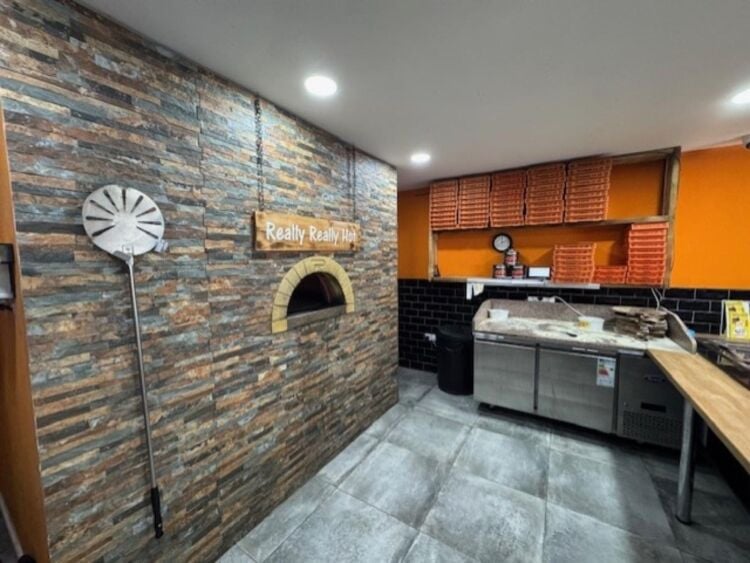 Leasehold Pizza Takeaway Franchise Located In Finham, Coventry Photo 9