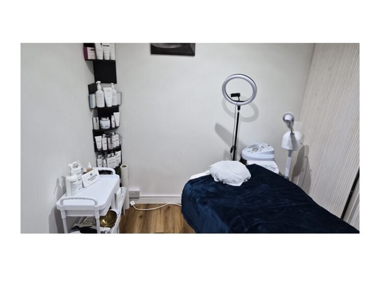 Beauty with Prestige – Elegant Jewellery Quarter Salon Photo 9