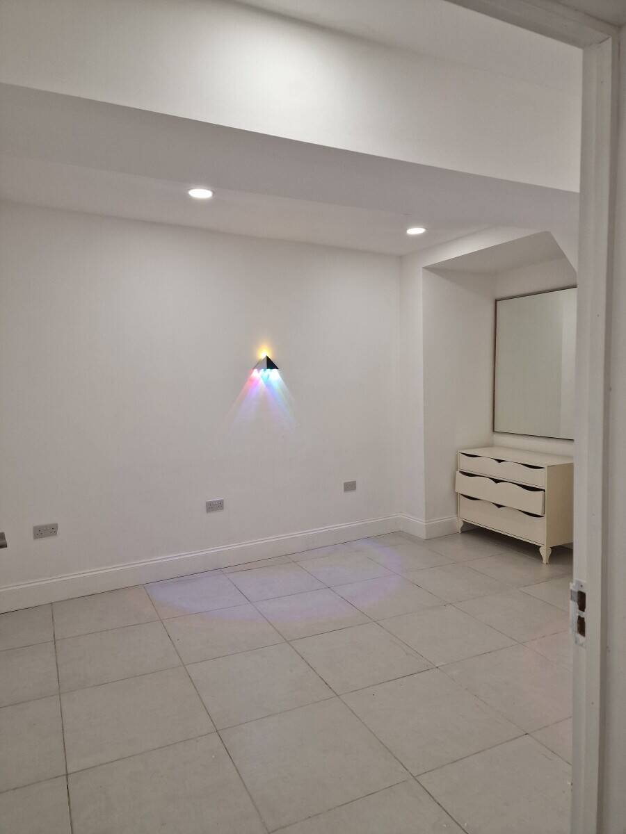 Busy Convenience Store & Off Licence – Prime High Street Location, High End Residential Area
