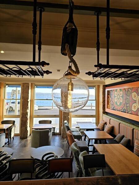 Fully Fitted Seafront Restaurant & Bar Opportunity within the popular town of Helensburgh