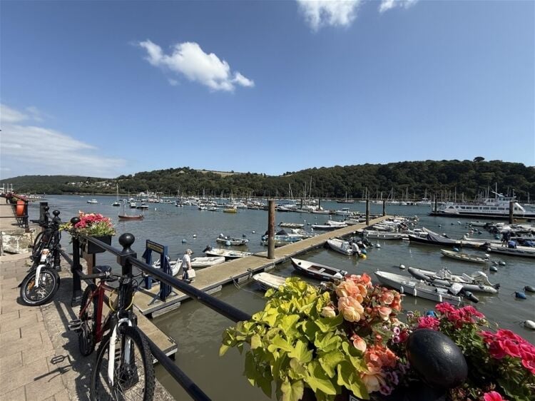 One of Devon’s Finest Waterside Freehouses For Sale in Dartmouth