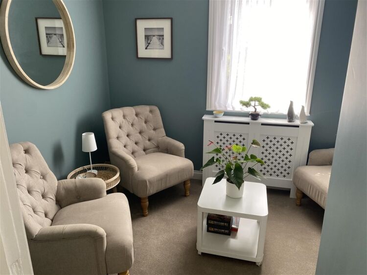 Immaculate Victorian Boutique Guesthouse set on the English Riveria For Sale in Torquay