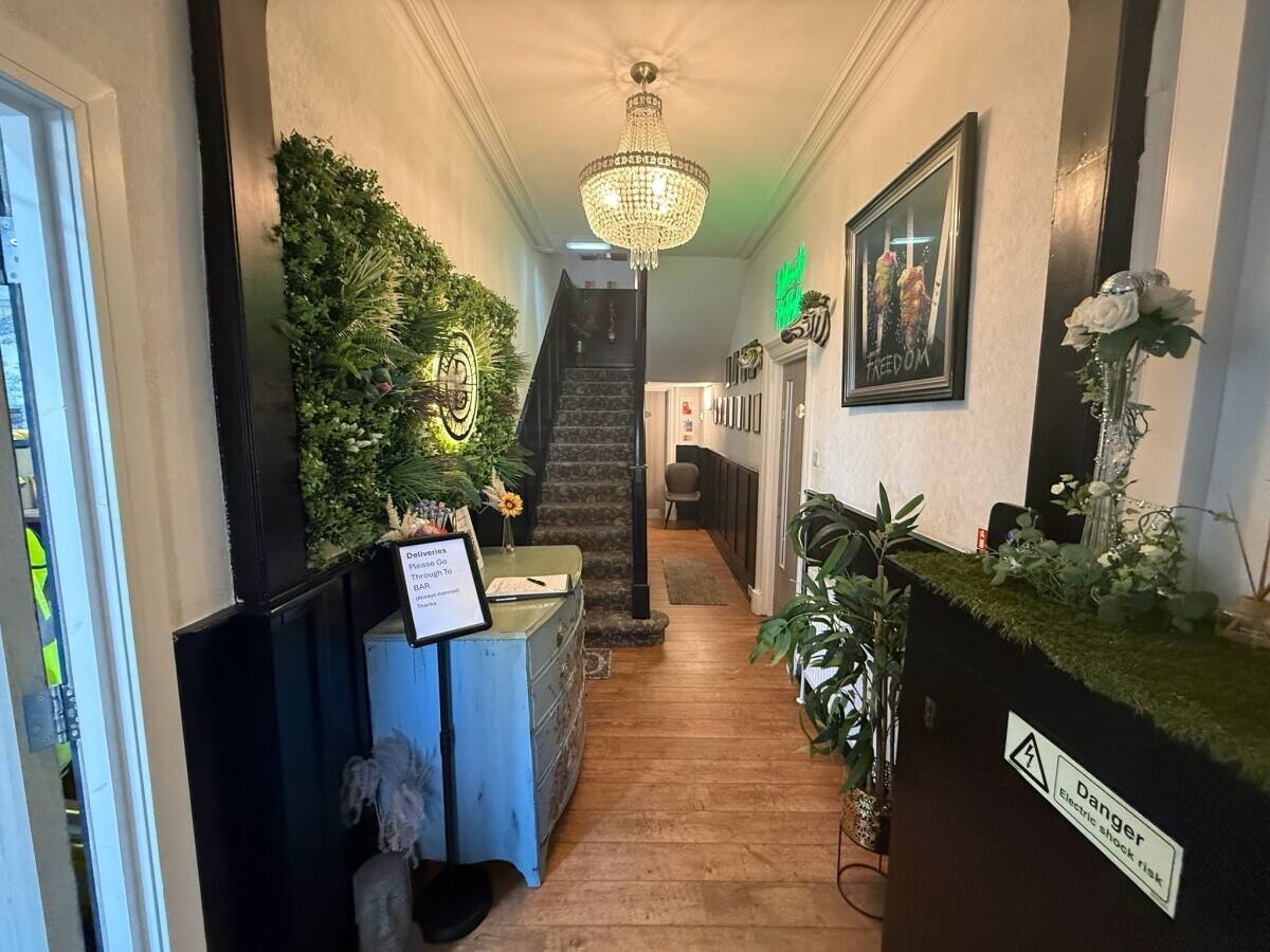 An Impressive Multi-Income Hotel Offered in Immaculate Condition (ref 1807)