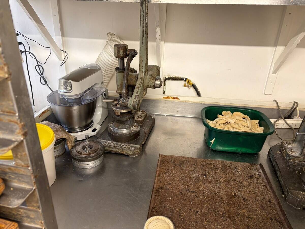 Very Well-Known, Thriving and Lucrative Butchers Photo 9