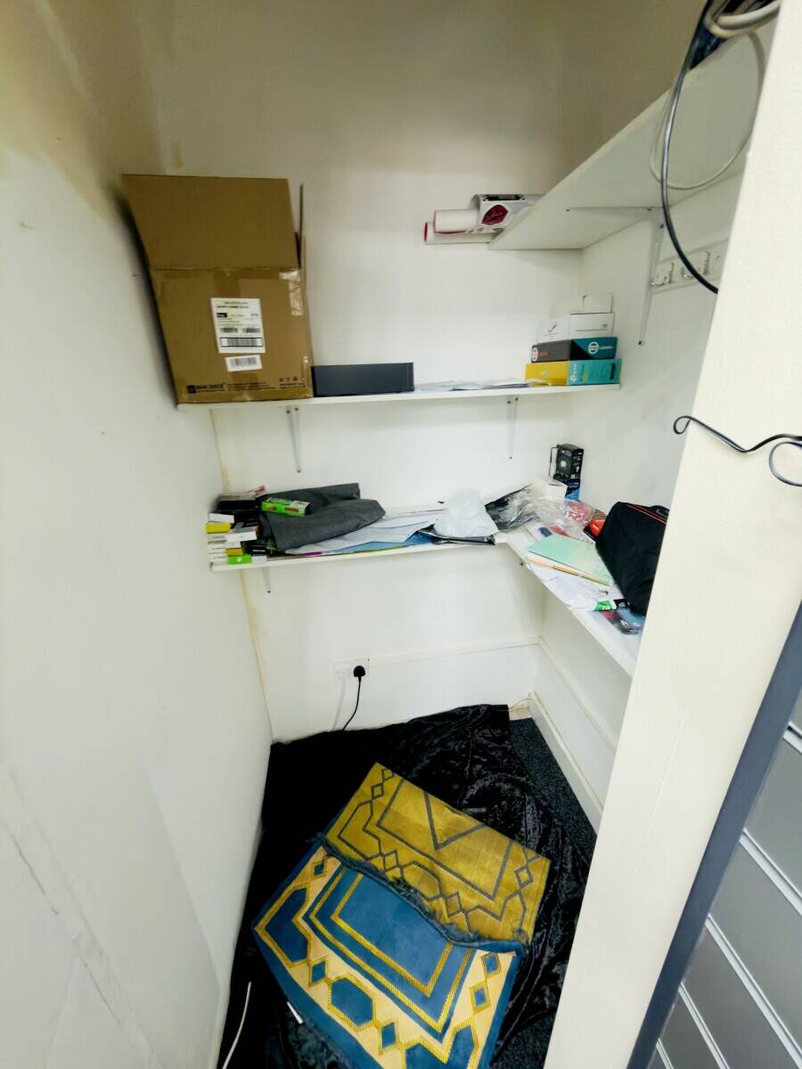 Golden vapours : vape shop in bolton black burn road Photo 9