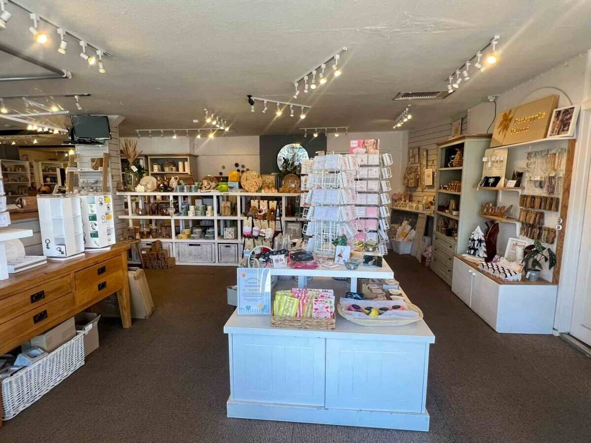 Thriving Harbour front Gift & Homeware Shop in Prime Brixham Location Photo 9