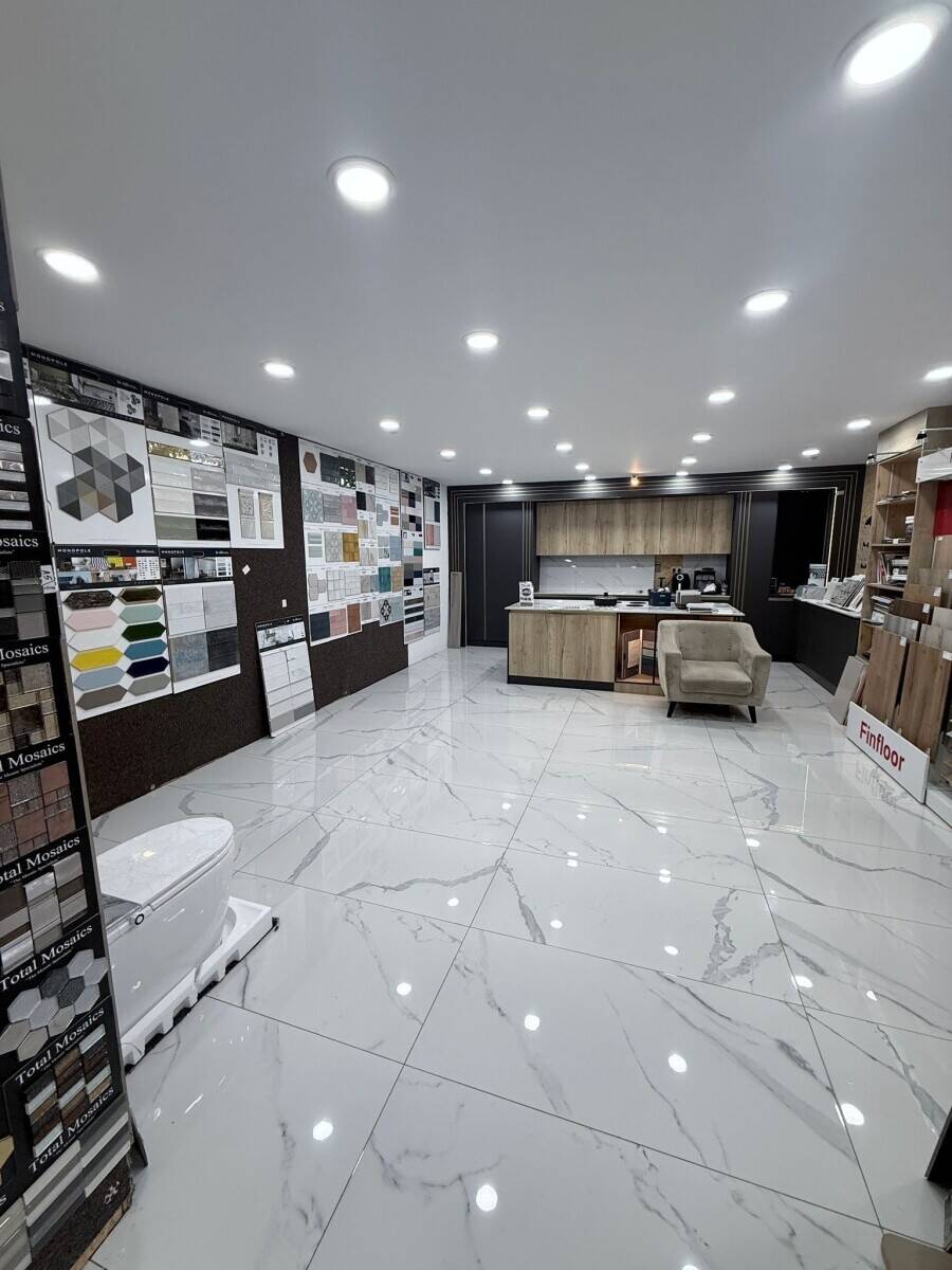 Diamond Tile and Bathrooms  Photo 9