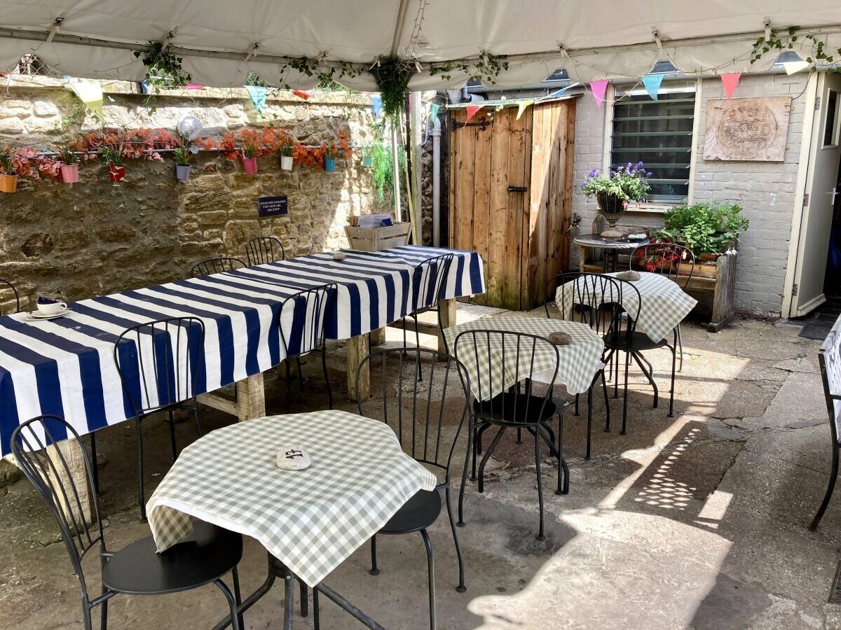 LICENSED CAFÉ/COFFEE SHOP/TEAROOMS