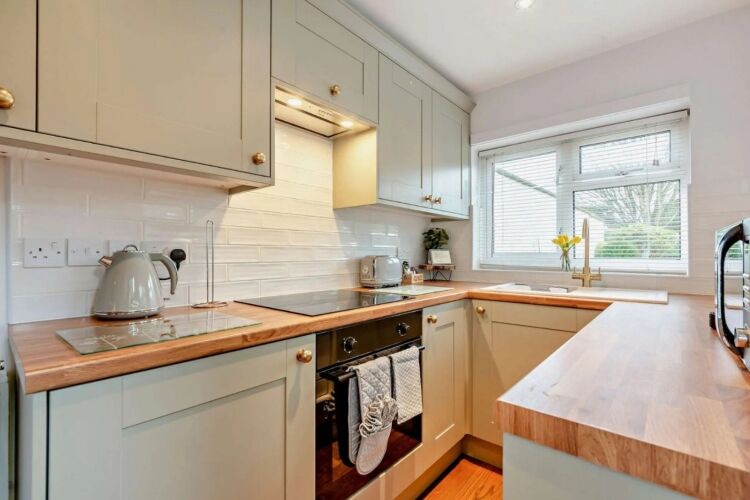 Turnkey Cotswolds Holiday Let Share Sale Photo 9