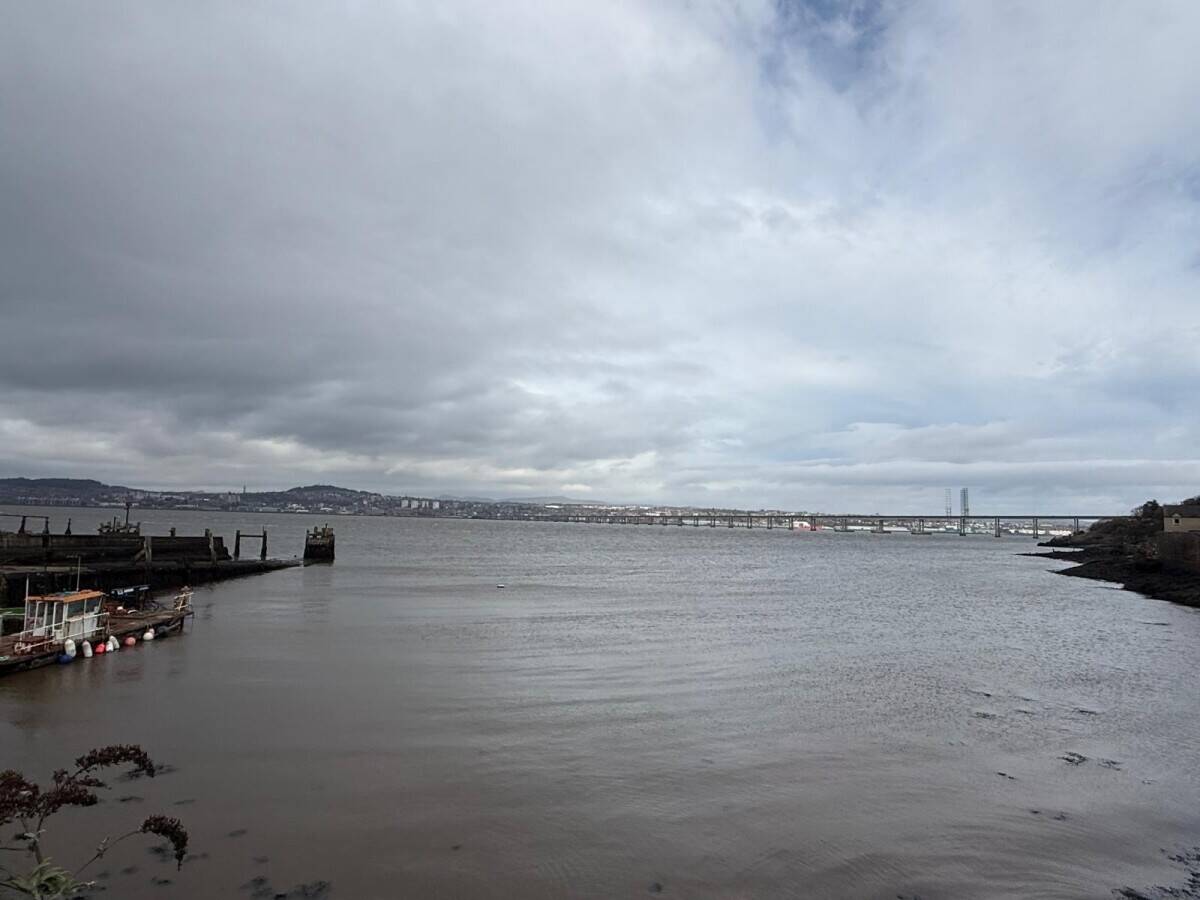 A Superbly Located Bar and Restaurant Overlooking The River Tay (ref 1812)