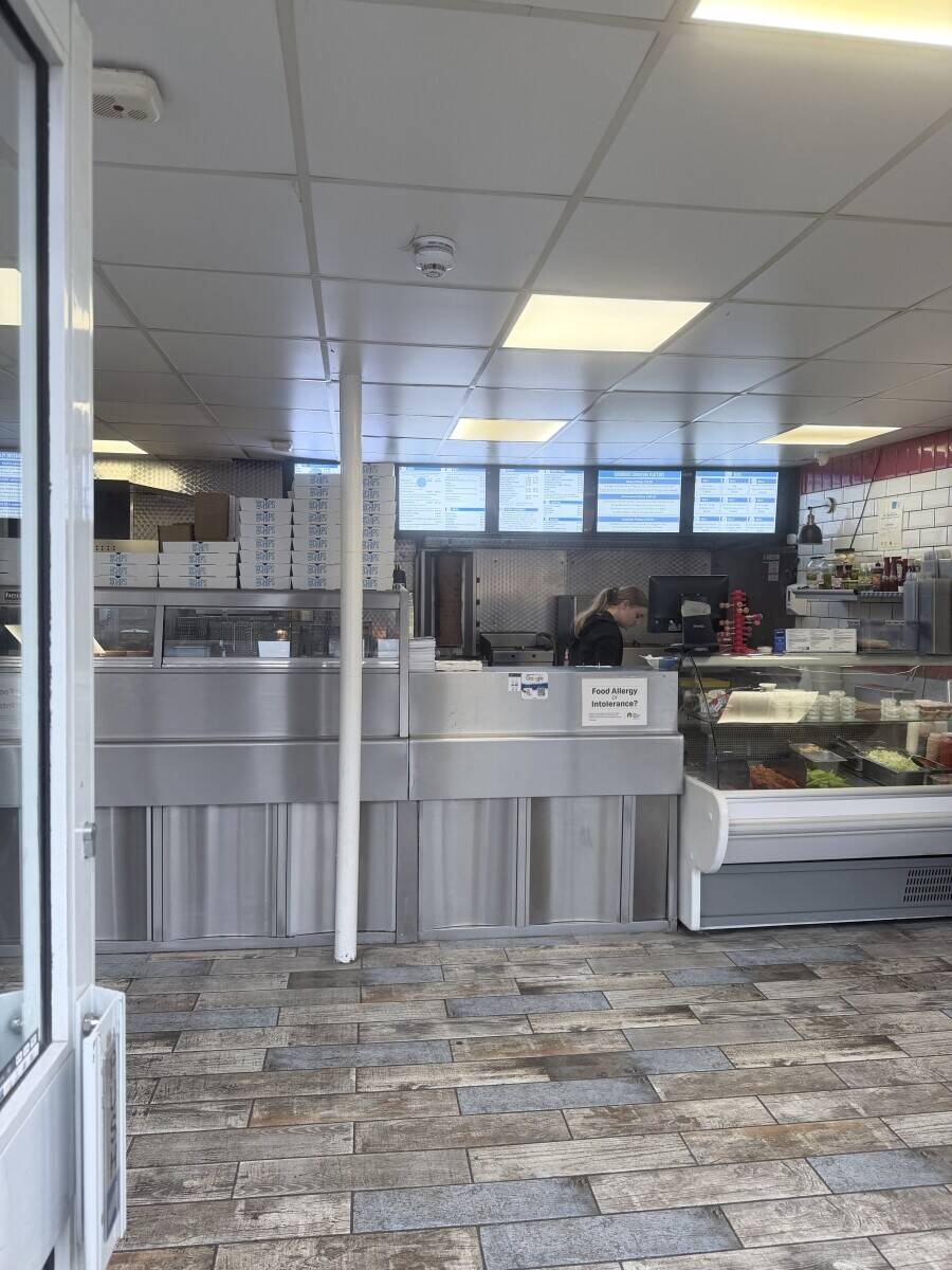 Fish and chips/kebab for sale in hemel hempstead with flat above. Photo 10