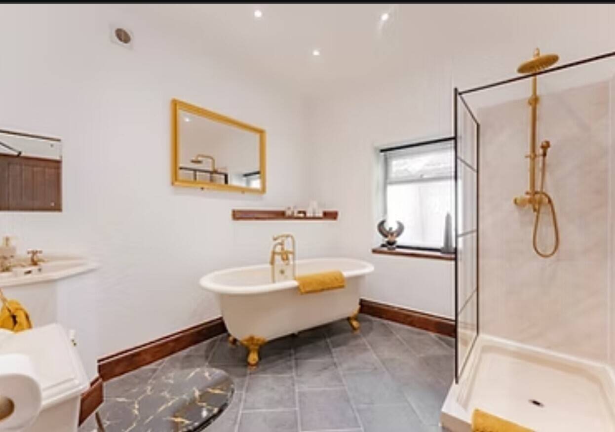 Luxury Holiday Home With Separate Annexe / Owners Accommodation - Flexible Seller Photo 10