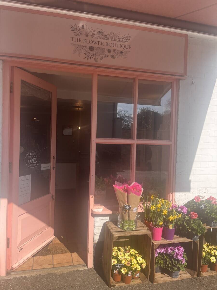 Gorgeous flower shop in Cambridgeshire, with loyal customer base and online presence