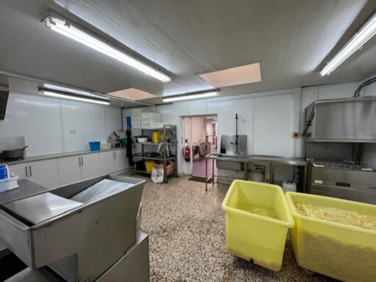 Leasehold Fish & Chip Takeaway Located In Balsall Common Photo 9