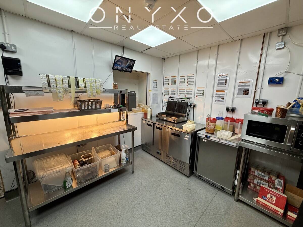 Branded Café & Indian Restaurant for Sale | Busy High Street Location, Buckinghamshire Photo 9