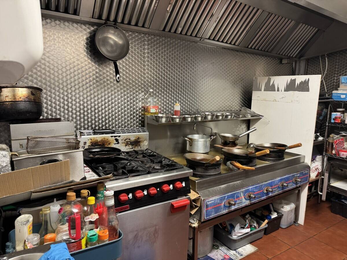 Modern Café Near University Area – Fully Equipped – Liverpool Photo 9