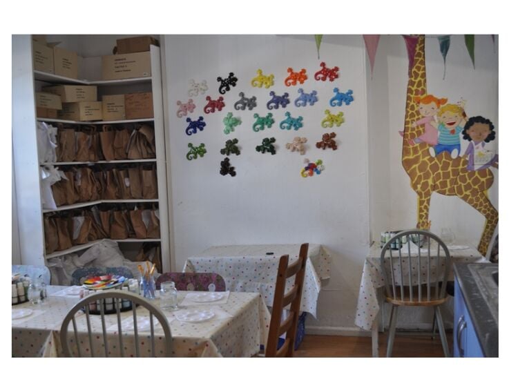 Unleash Your Creativity – Thriving Pottery Painting Studio Photo 9