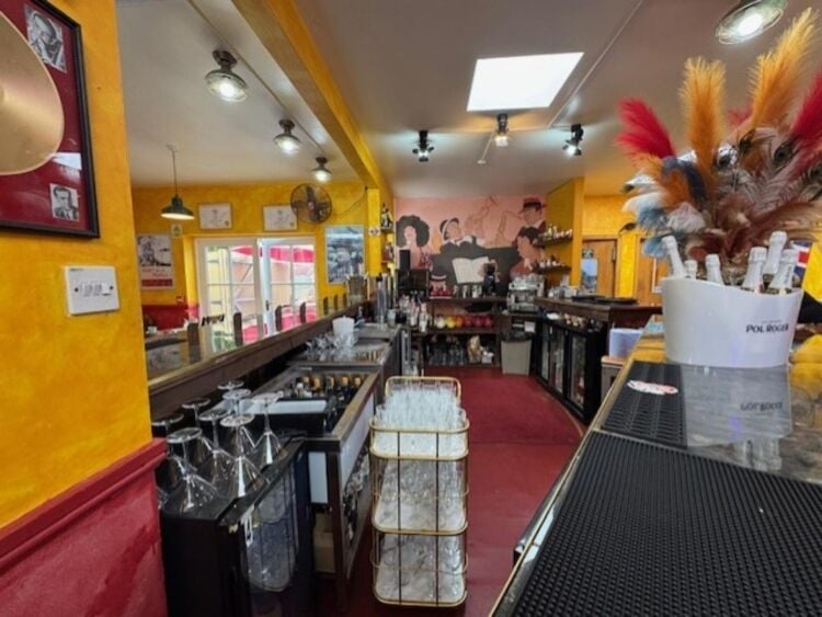 Leasehold Vintage Tea Rooms & Cocktail Bar Located In Stratford Upon Avon