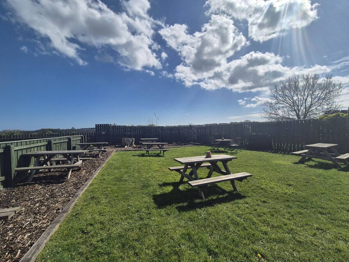 TYNE & WEAR - PROFITABLE VILLAGE PUB Photo 9