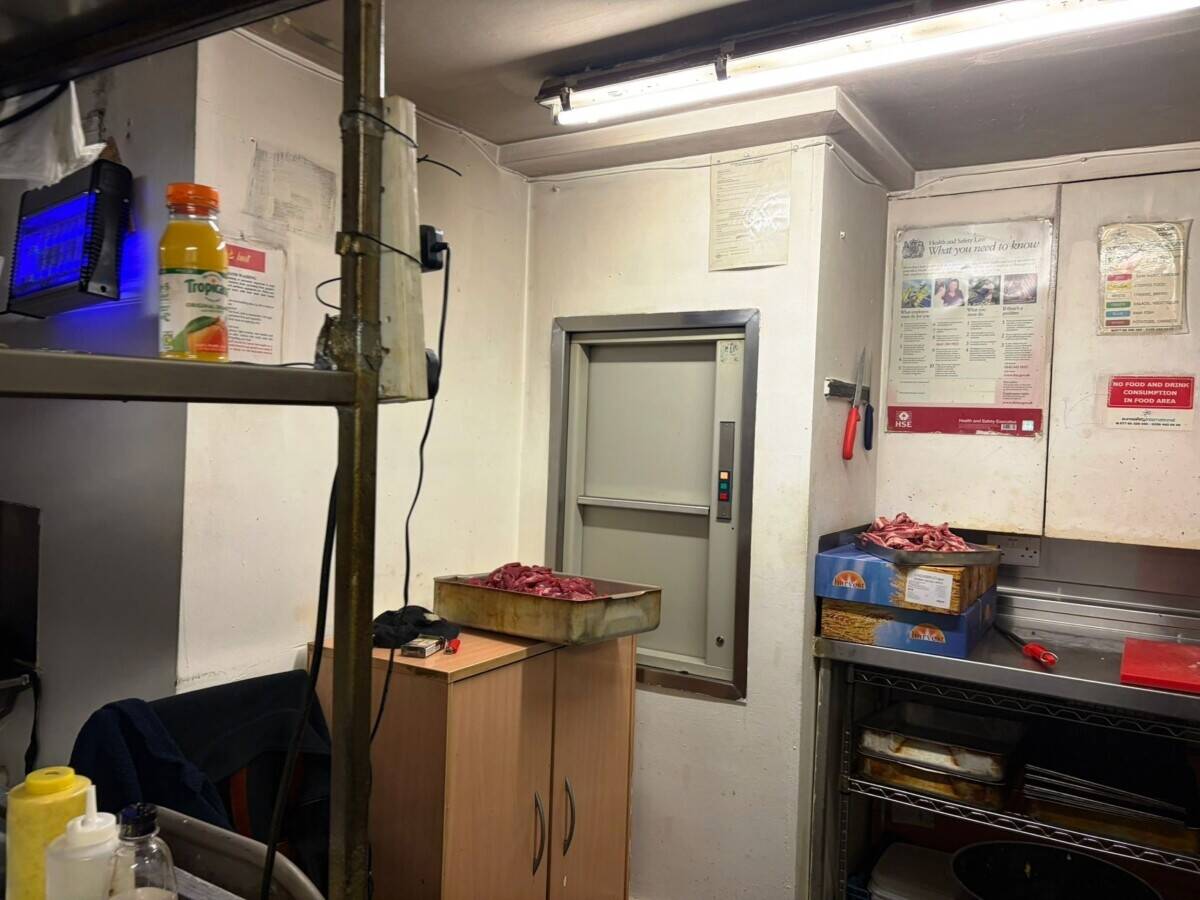 ESTABLISHED LICENSED RESTAURANT WITH 3 BED FLAT – FOR SALE – HERTFORDSHIRE