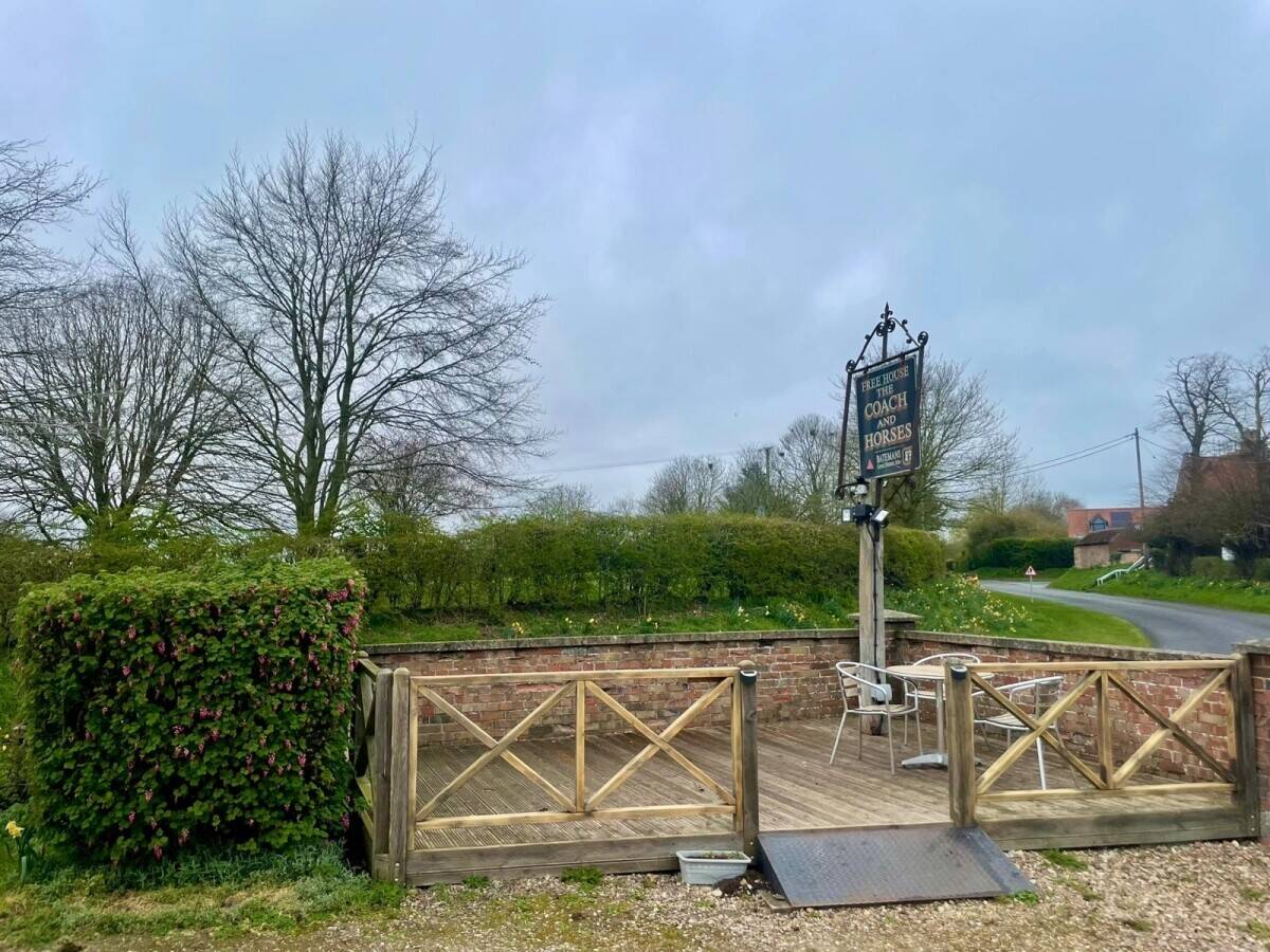 LINCOLNSHIRE - THREE BEDROOM PUB WITH LARGE CAR PARK Photo 9