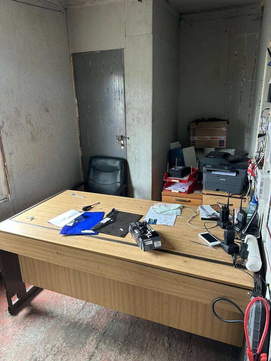 FULLY LICENSED CAR BREAKER  YARD WITH EBAY SHOP IN NORTHWEST AND EVERYTHING NEEDED