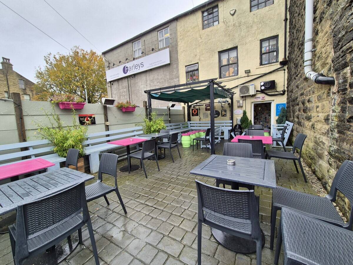 LANCASHIRE - TOWN CENTRE AUTHENTIC MICRO PUB Photo 9