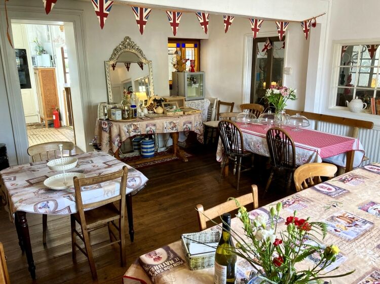 VERSATILE GUEST HOUSE offering WRITING RETREATS Photo 9
