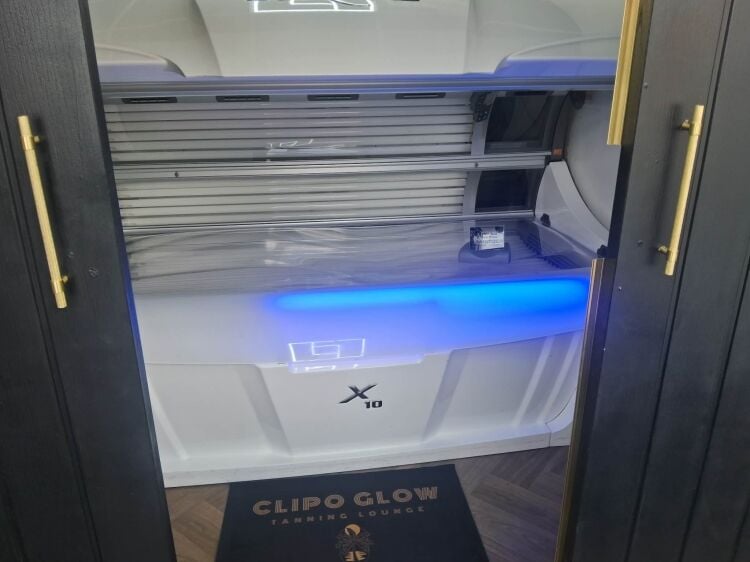 Clipo Glow Tanning Lounge Photo 9