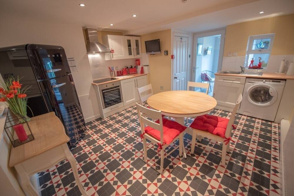 Successful holiday let overlooking the stunning Worth Valley Photo 9