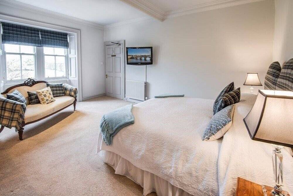 Established 10-Bedroom Hotel in lovely Scottish Borders Village For Sale