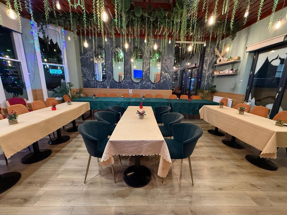 Charming Parkside Cafe, Bar & Event Venue for Sale &ndash; Secure 21-Yr Lease, Full Licence & Turnkey Opportunity