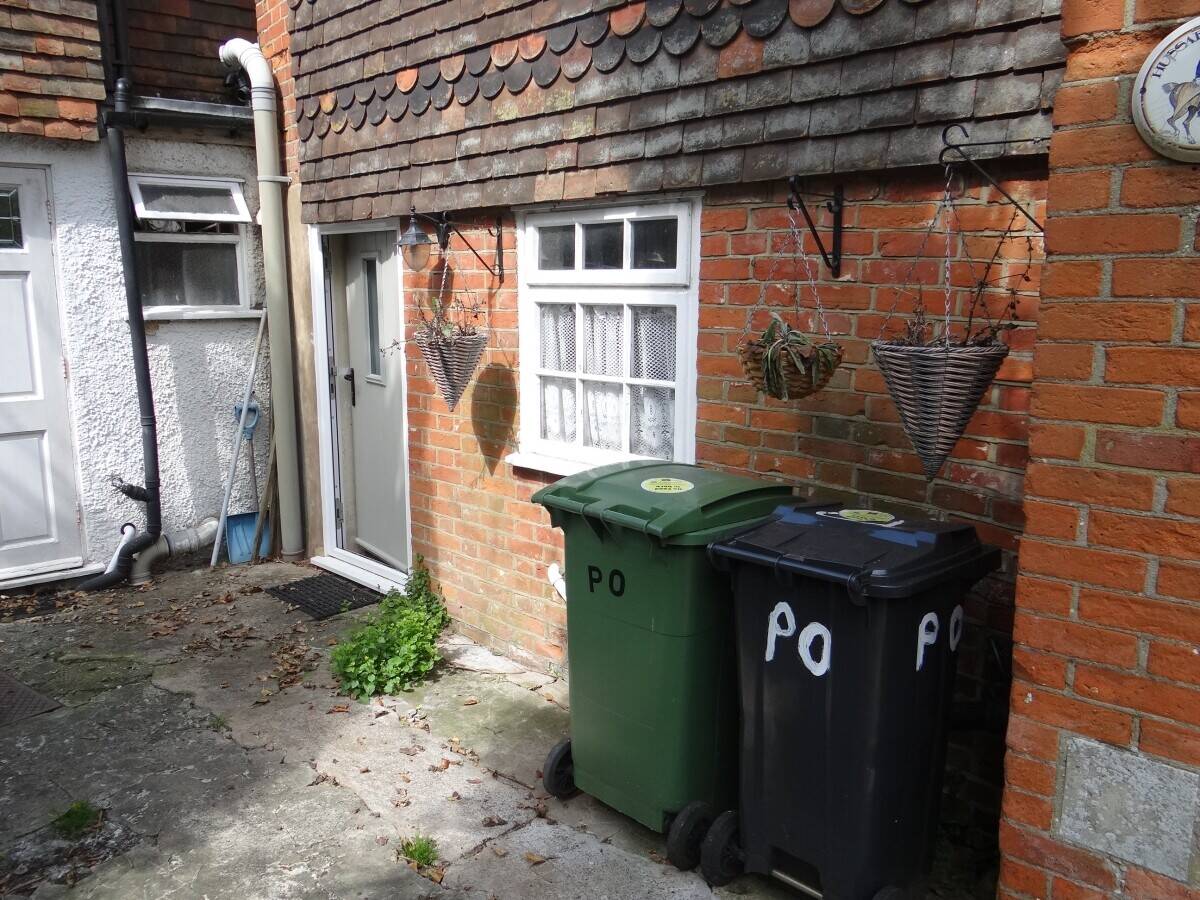Mains Post Office in heart of ancient market town Photo 9